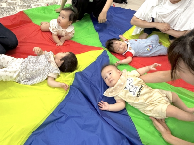 ママと赤ちゃんがふれあいながら楽しく体を動かせるベビリック♪