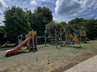 中野区立本二東郷やすらぎ公園