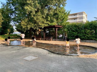 天神じゃぶじゃぶ公園